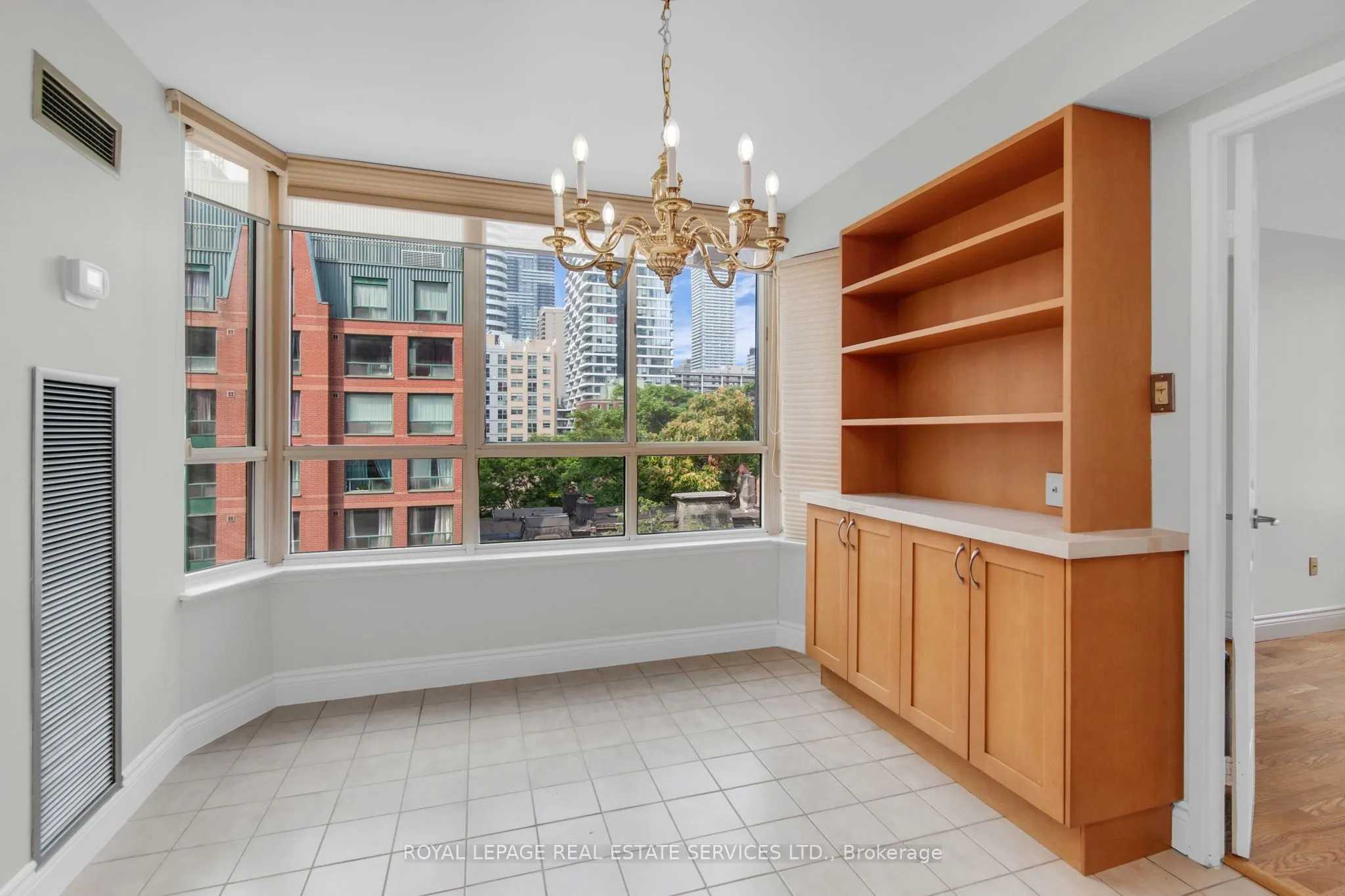 130 Carlton Street, #609