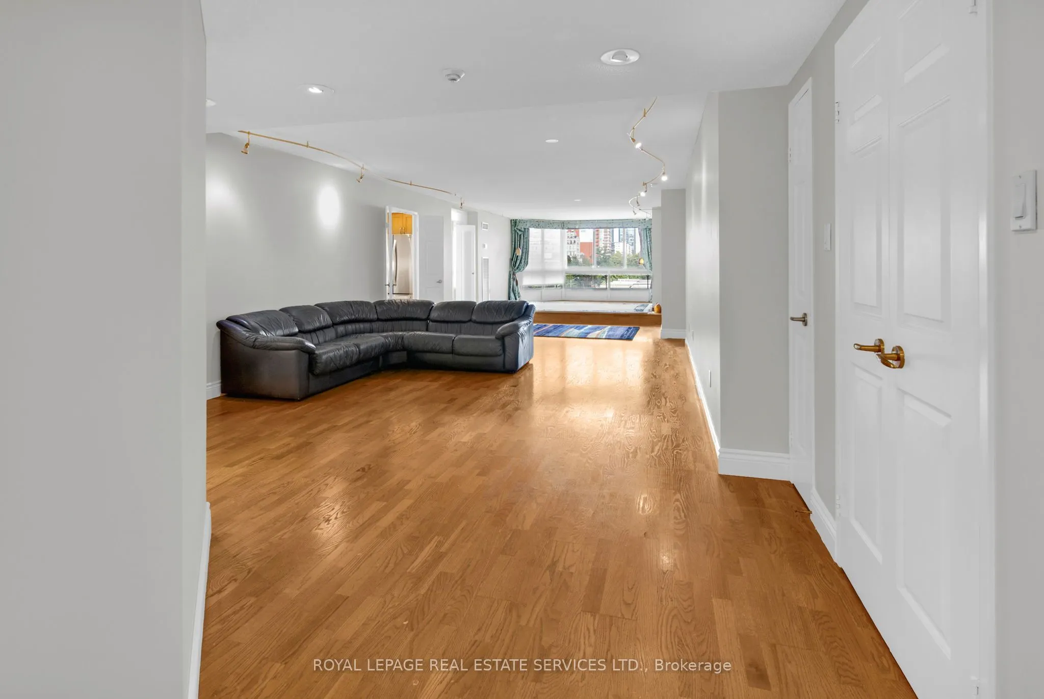 130 Carlton Street, #609
