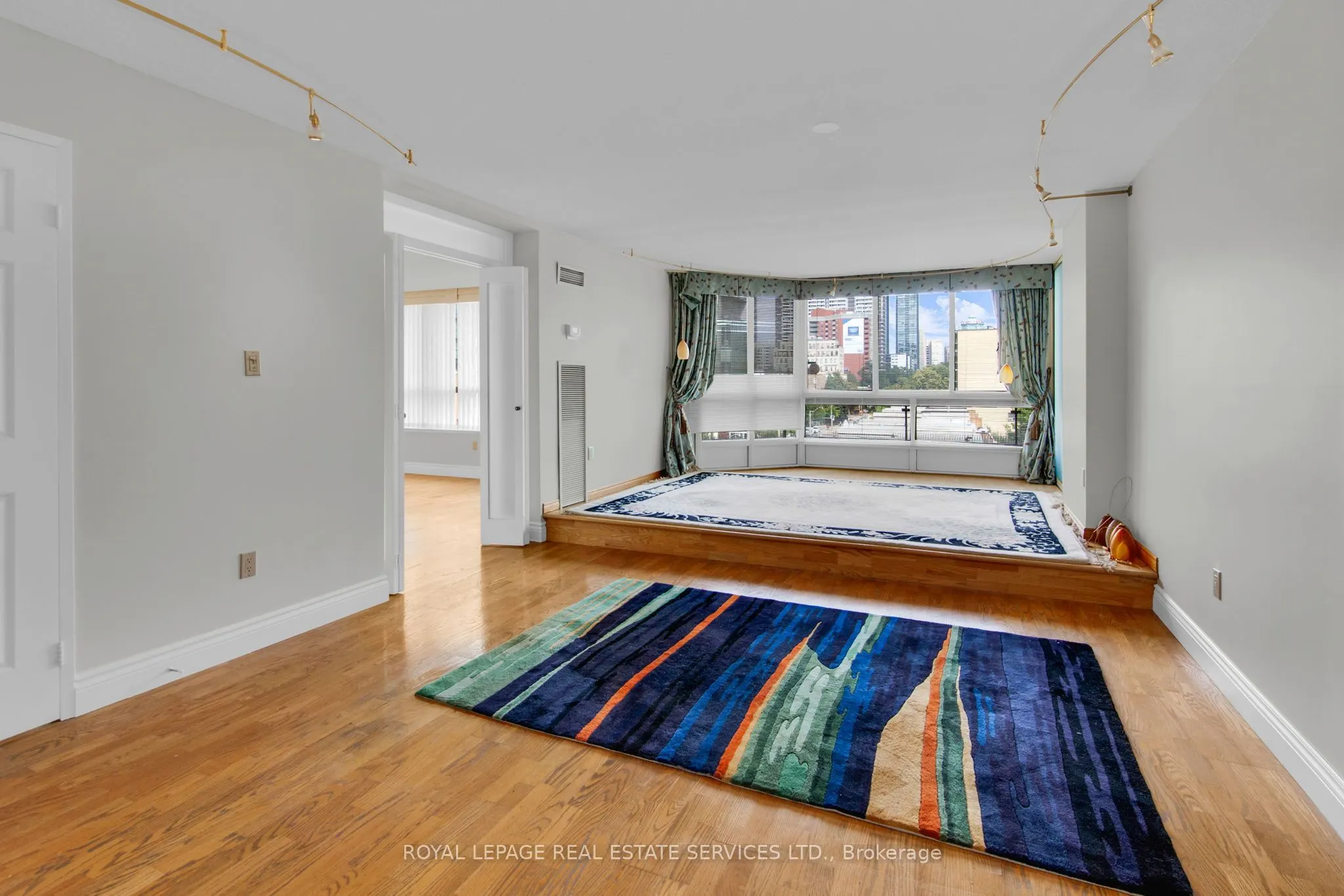 130 Carlton Street, #609