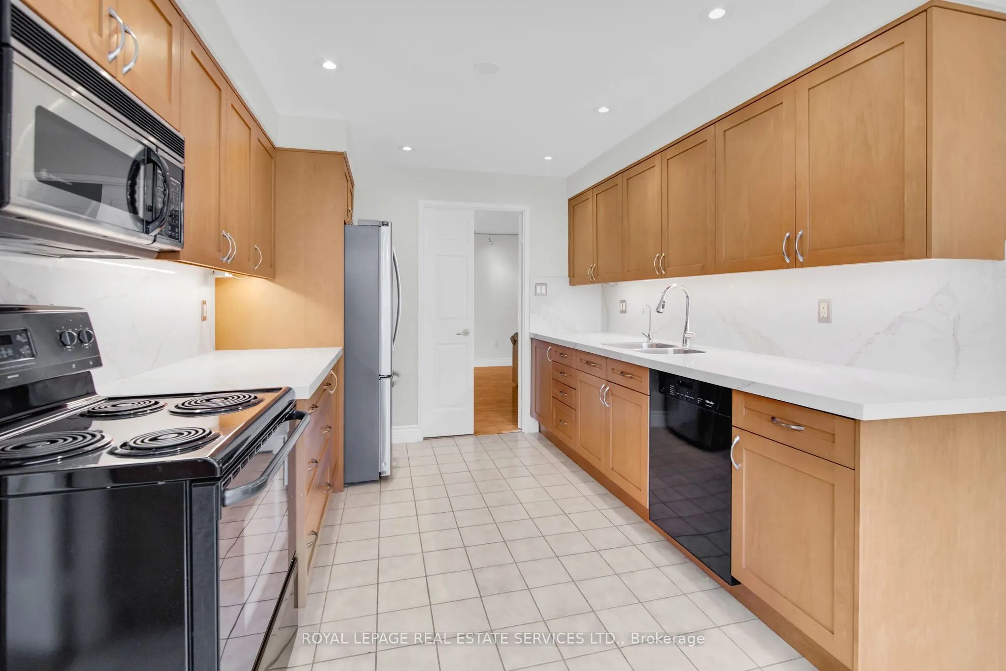 130 Carlton Street, #609
