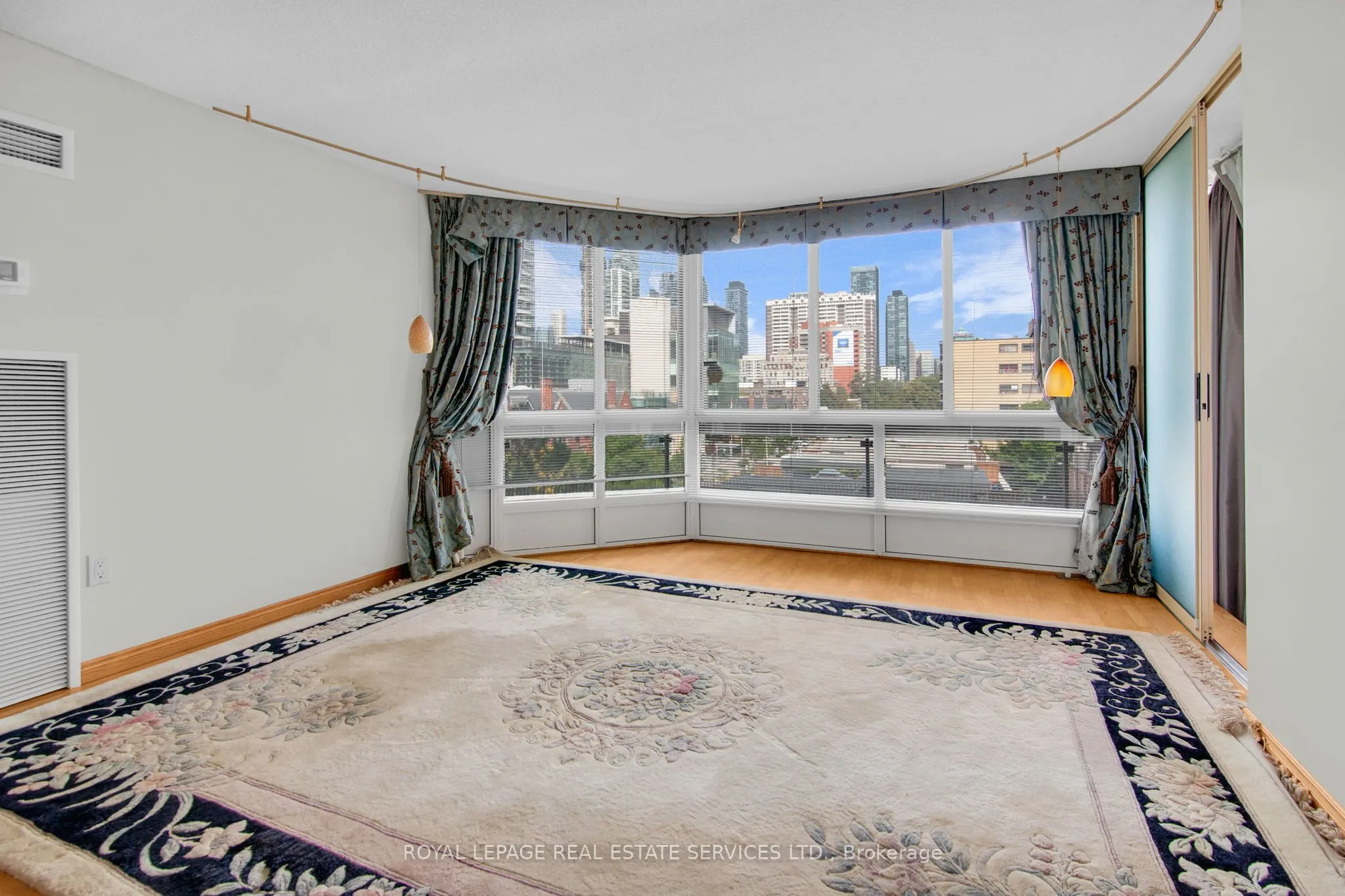 130 Carlton Street, #609