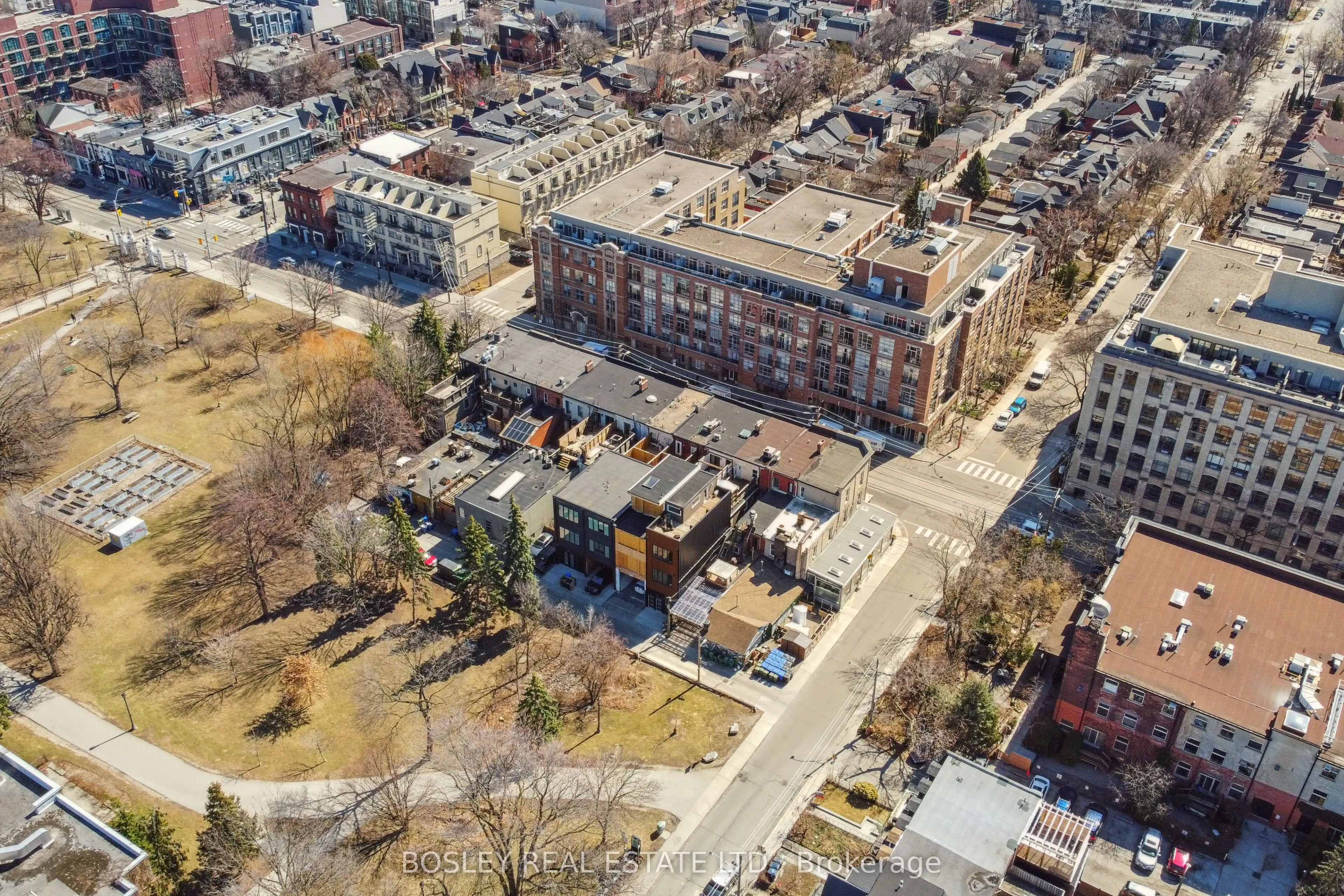 890 Queen Street W