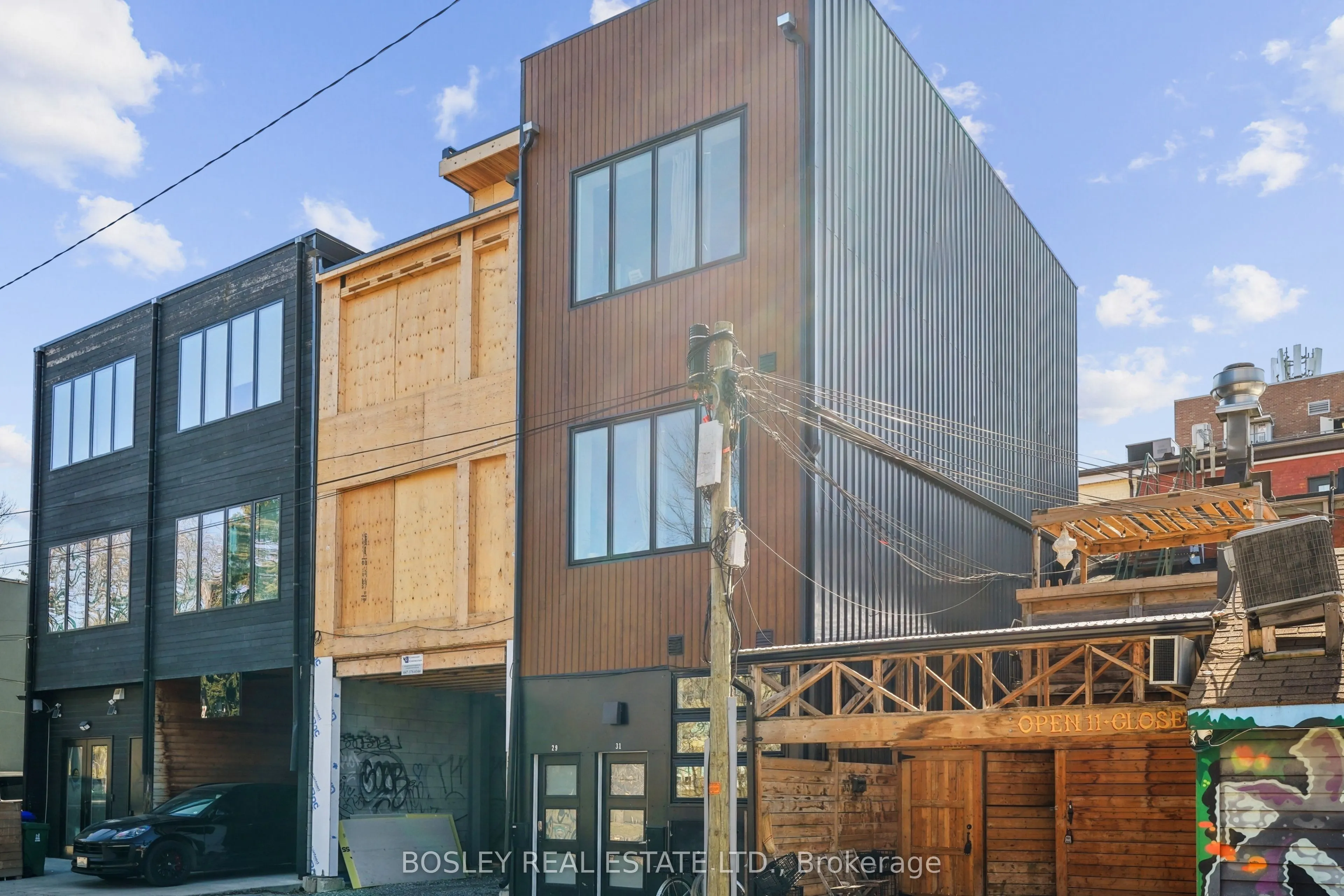890 Queen Street W