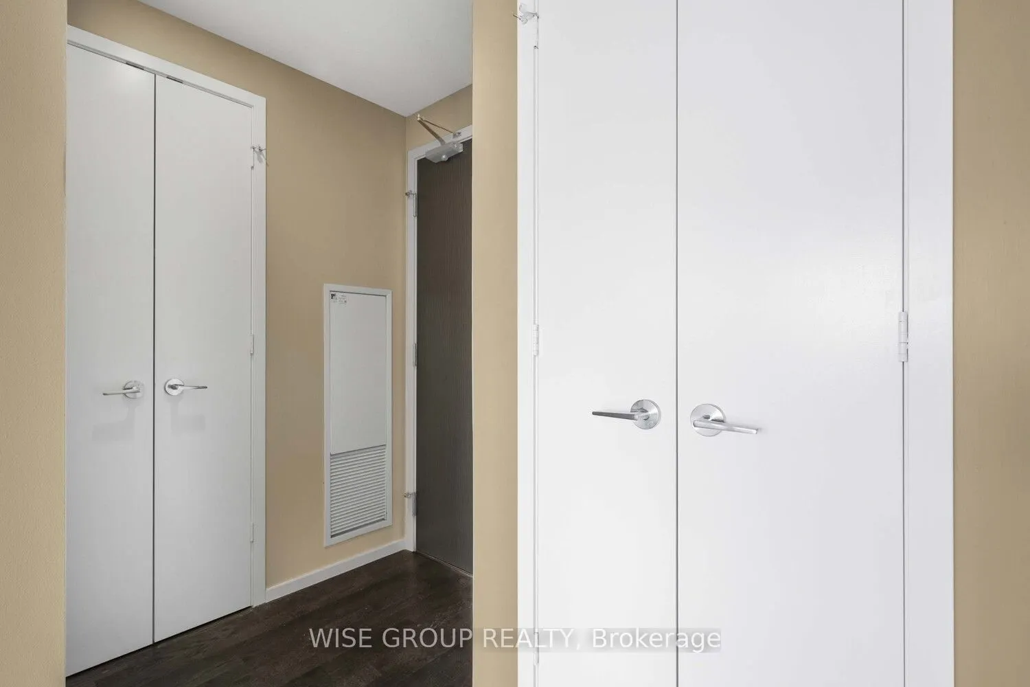 101 Charles Street E, #3202