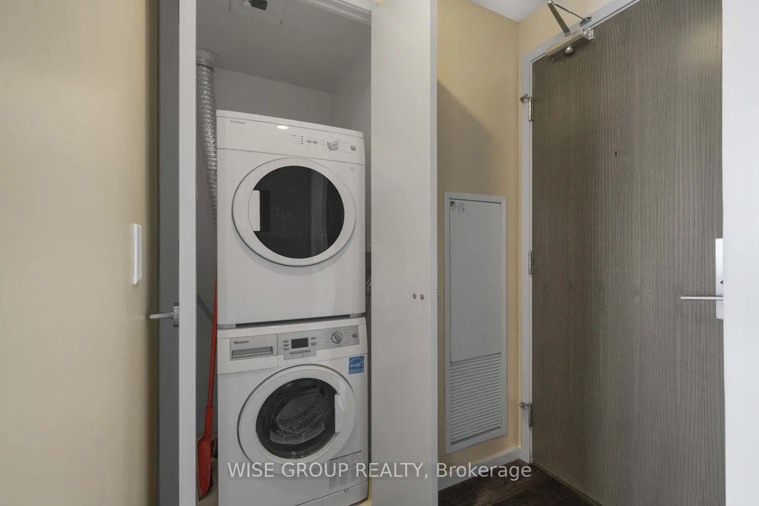 101 Charles Street E, #3202