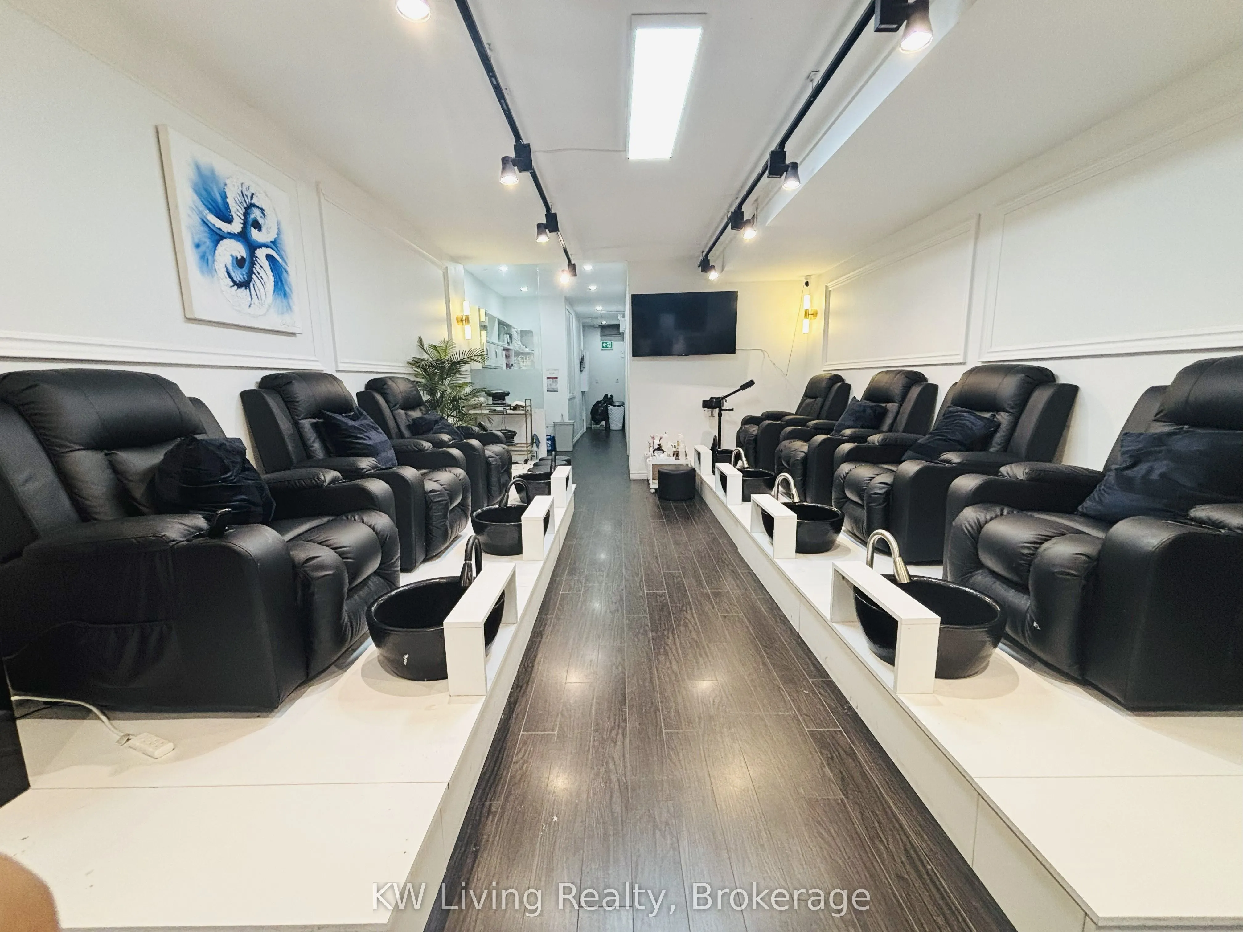 680 Queen Street W