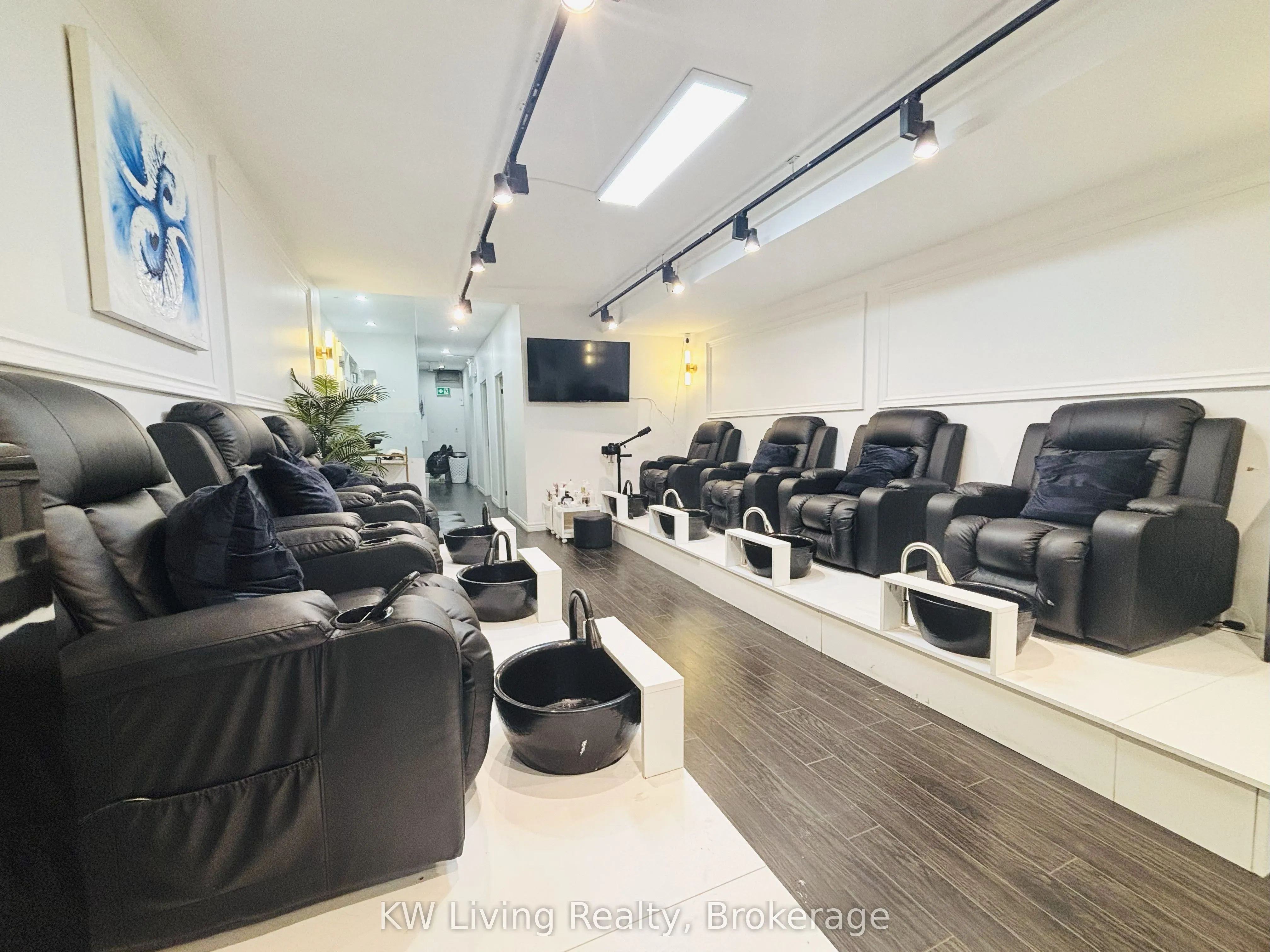 680 Queen Street W