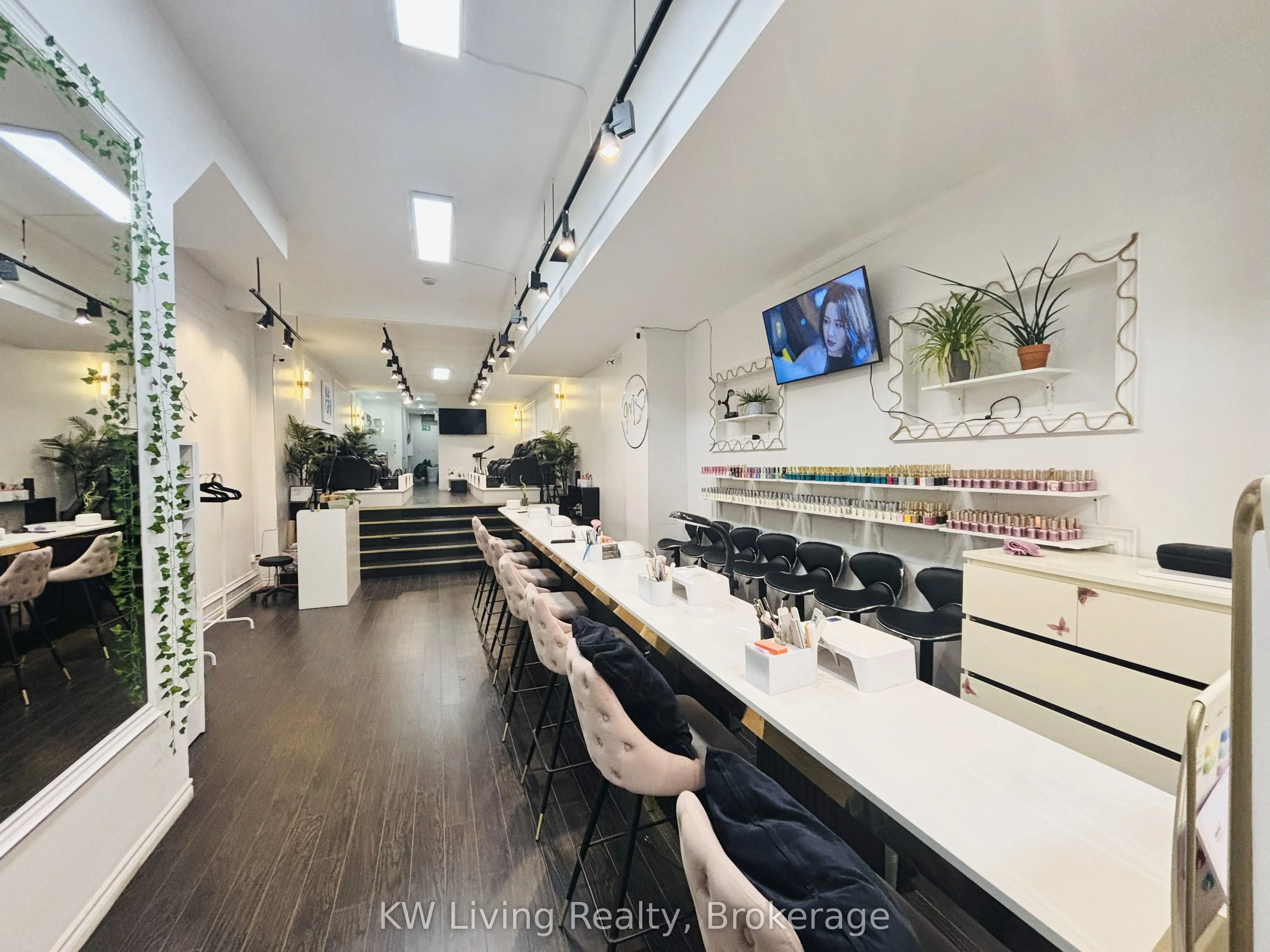 680 Queen Street W