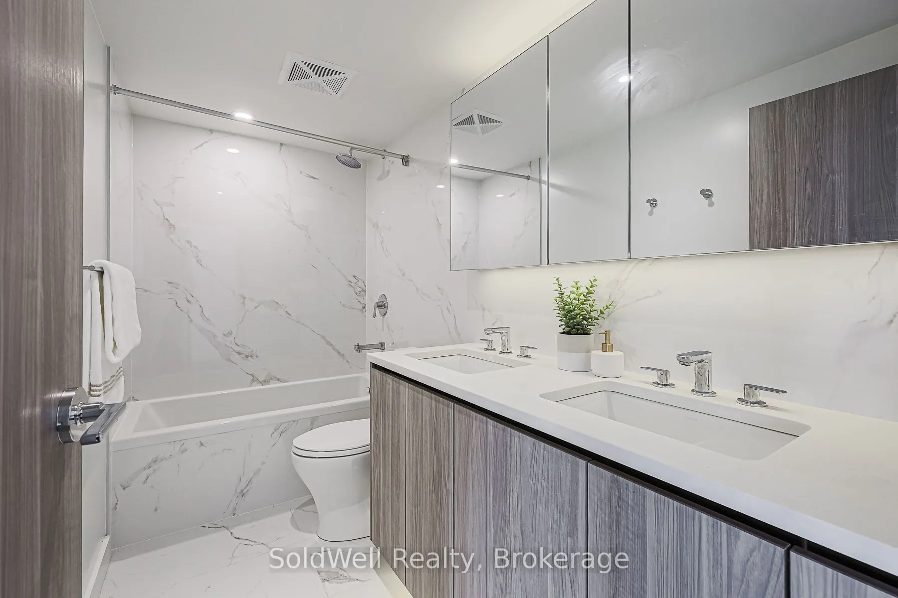 25 Mcmahon Drive, #1603