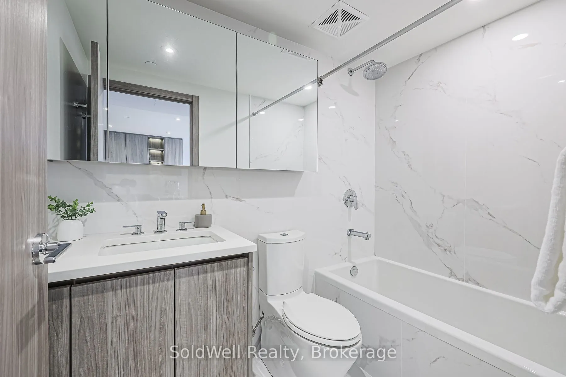 25 Mcmahon Drive, #1603