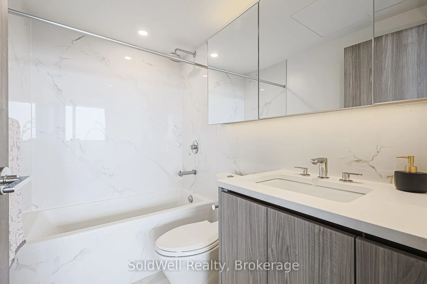 25 Mcmahon Drive, #1603