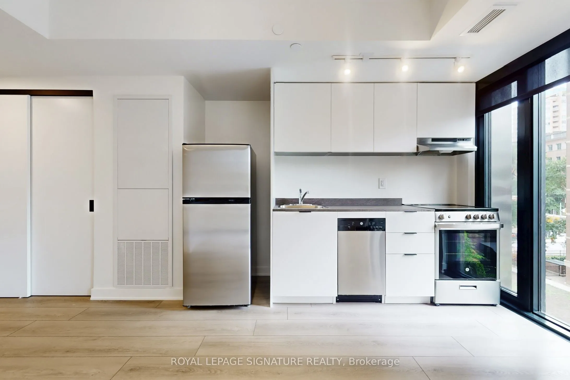 61 Charles Street E, #402