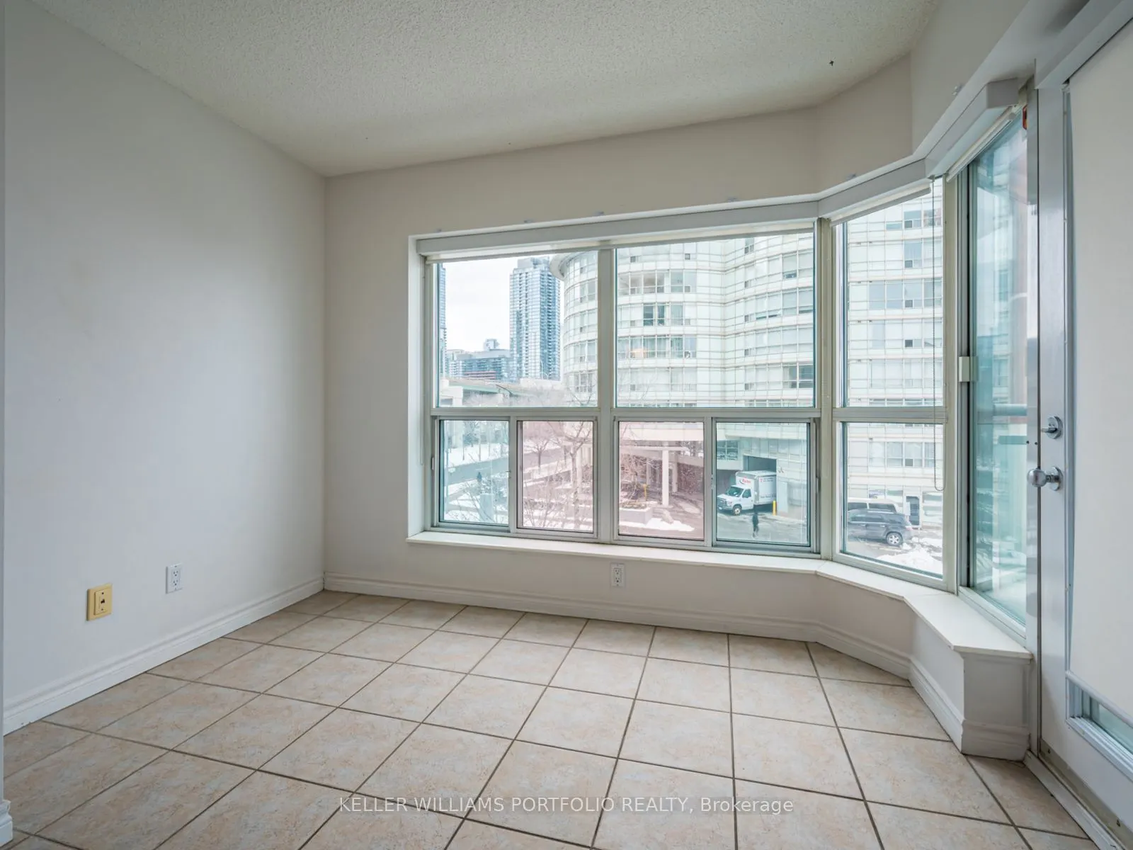 600 Queens Quay W, #307