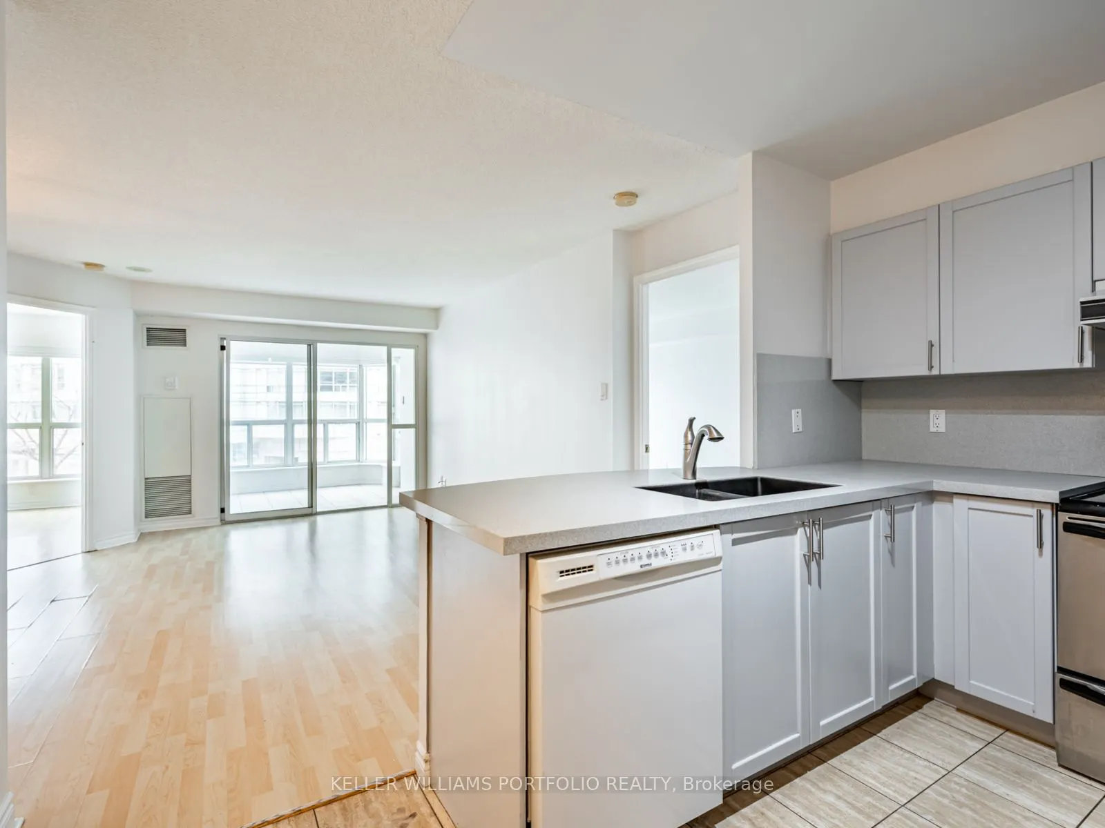 600 Queens Quay W, #307