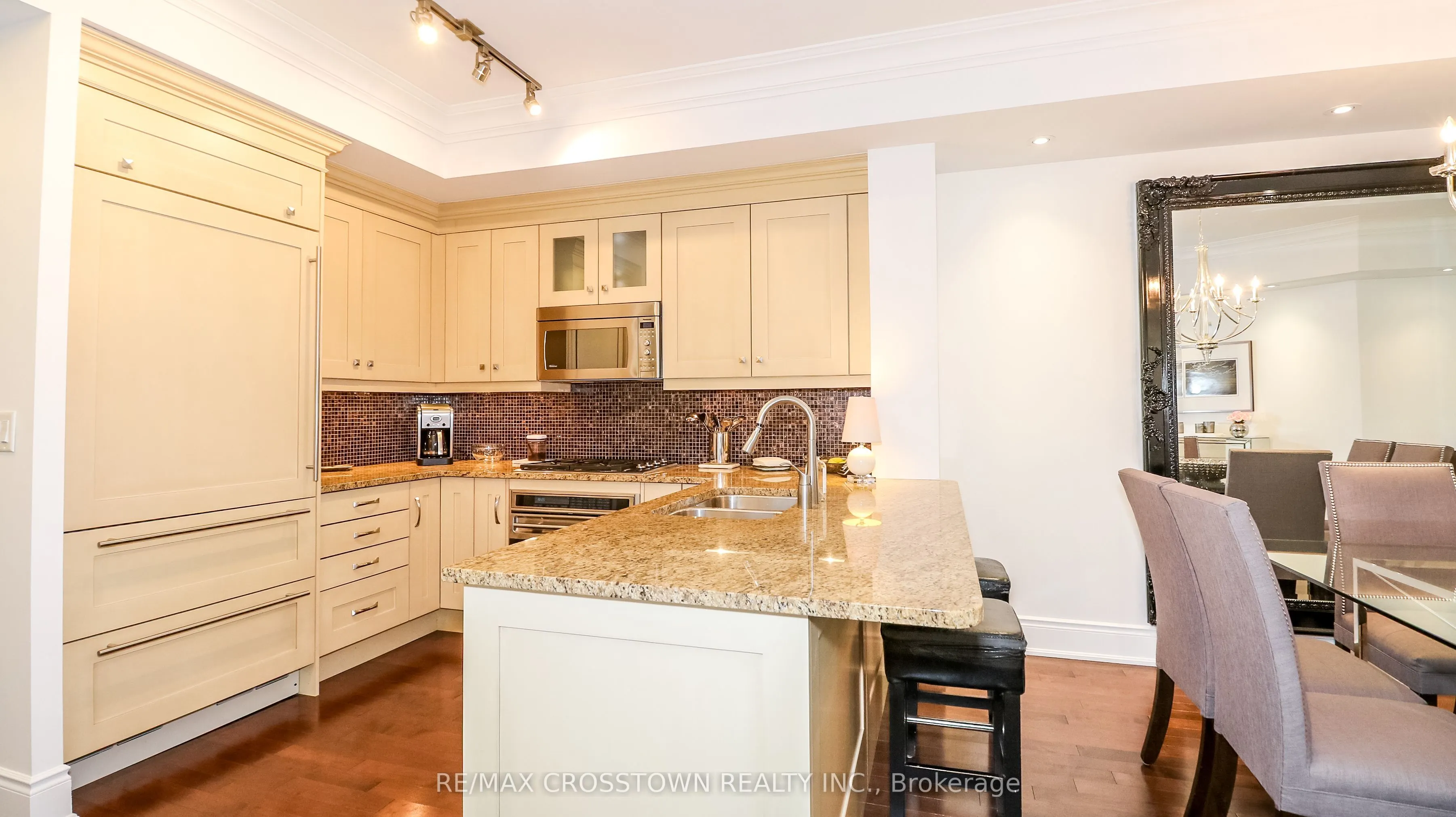 1717 Avenue Road, #321