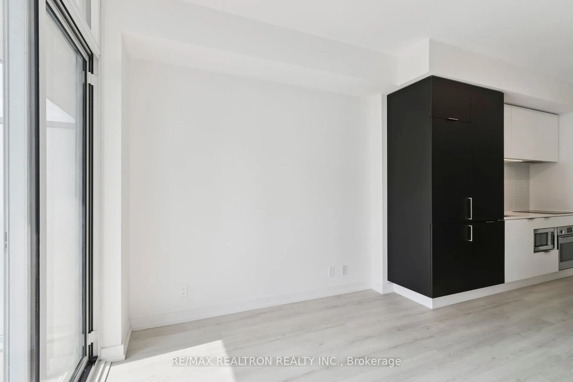33 Helendale Avenue, #2207
