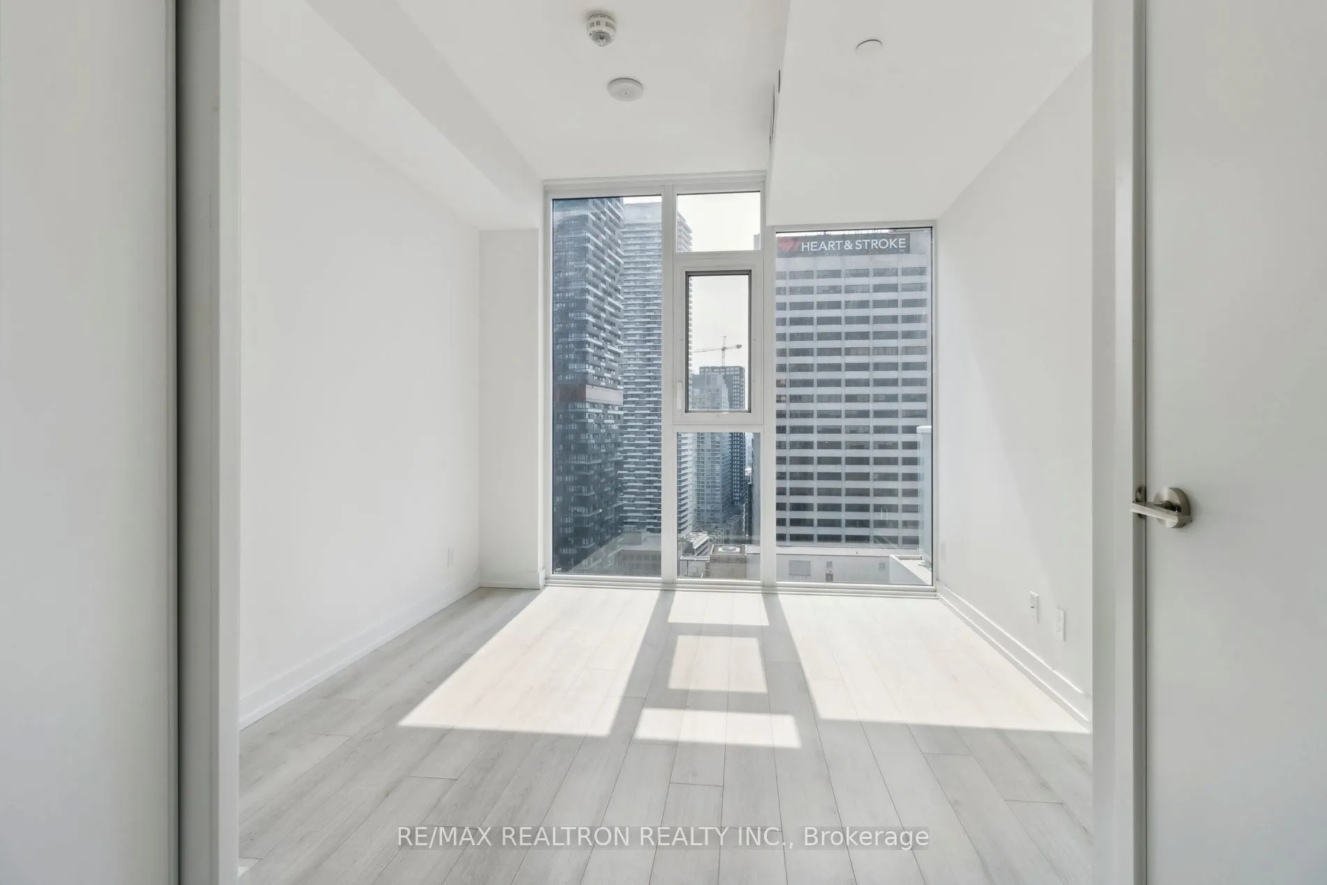 33 Helendale Avenue, #2207