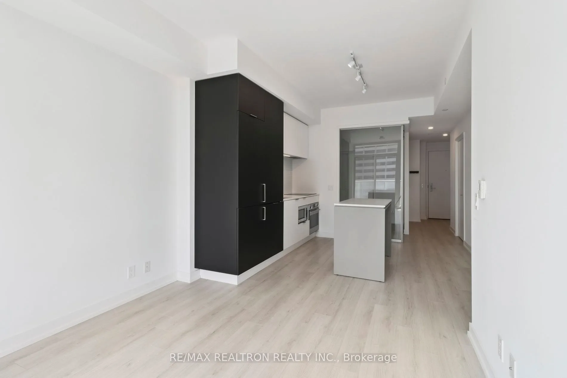 33 Helendale Avenue, #2207
