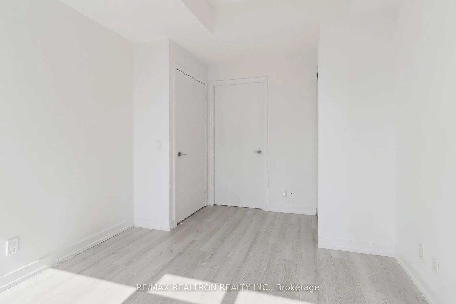 33 Helendale Avenue, #2207