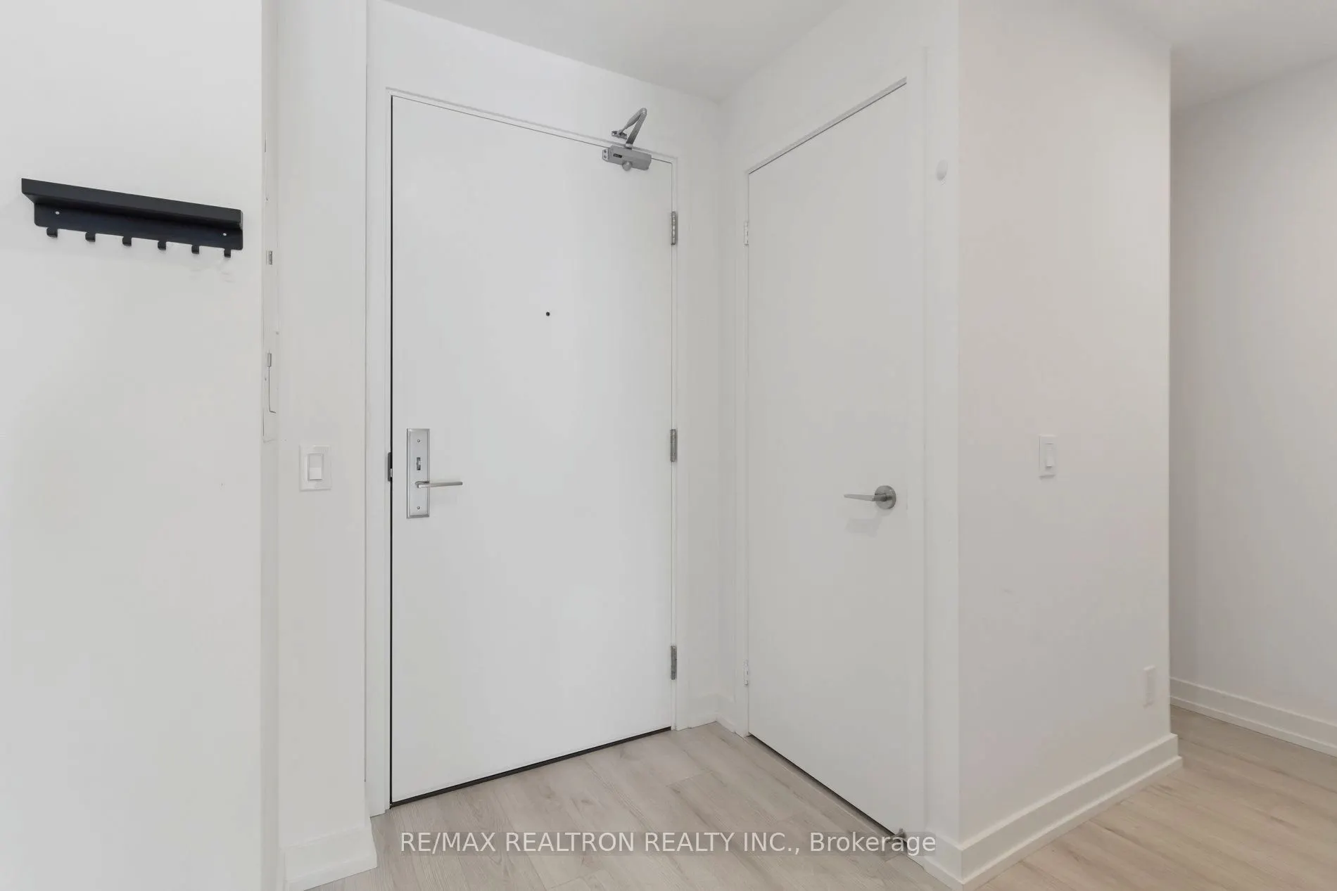 33 Helendale Avenue, #2207