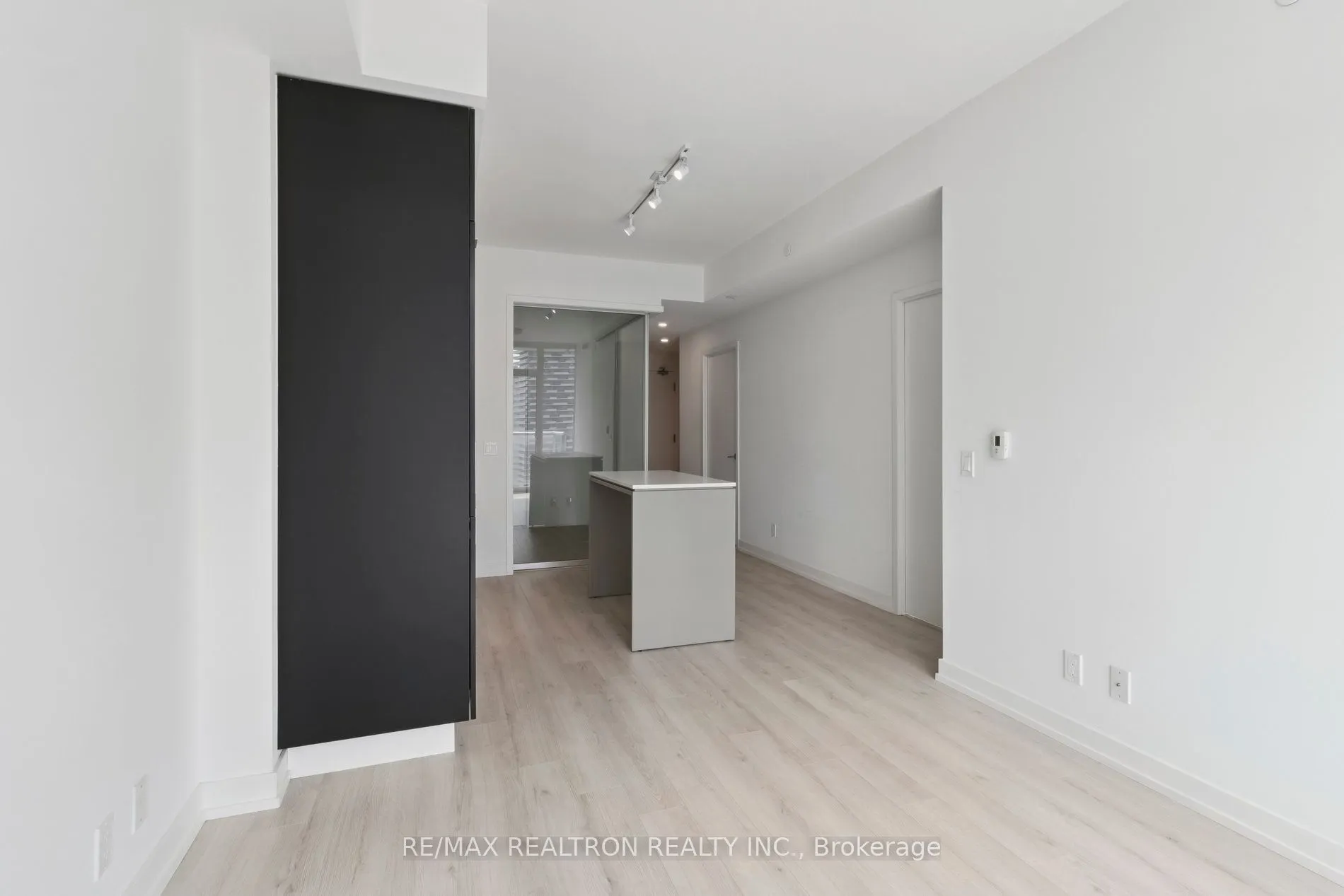 33 Helendale Avenue, #2207