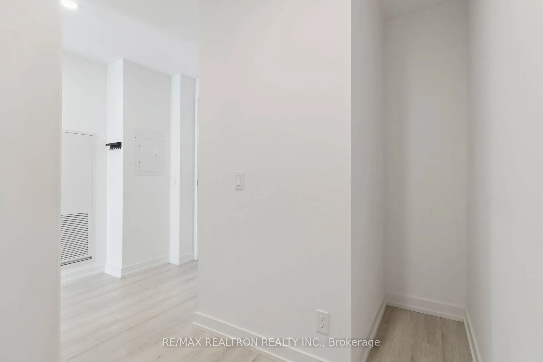 33 Helendale Avenue, #2207