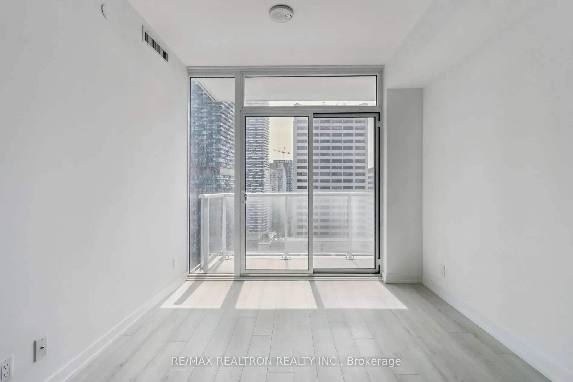 33 Helendale Avenue, #2207
