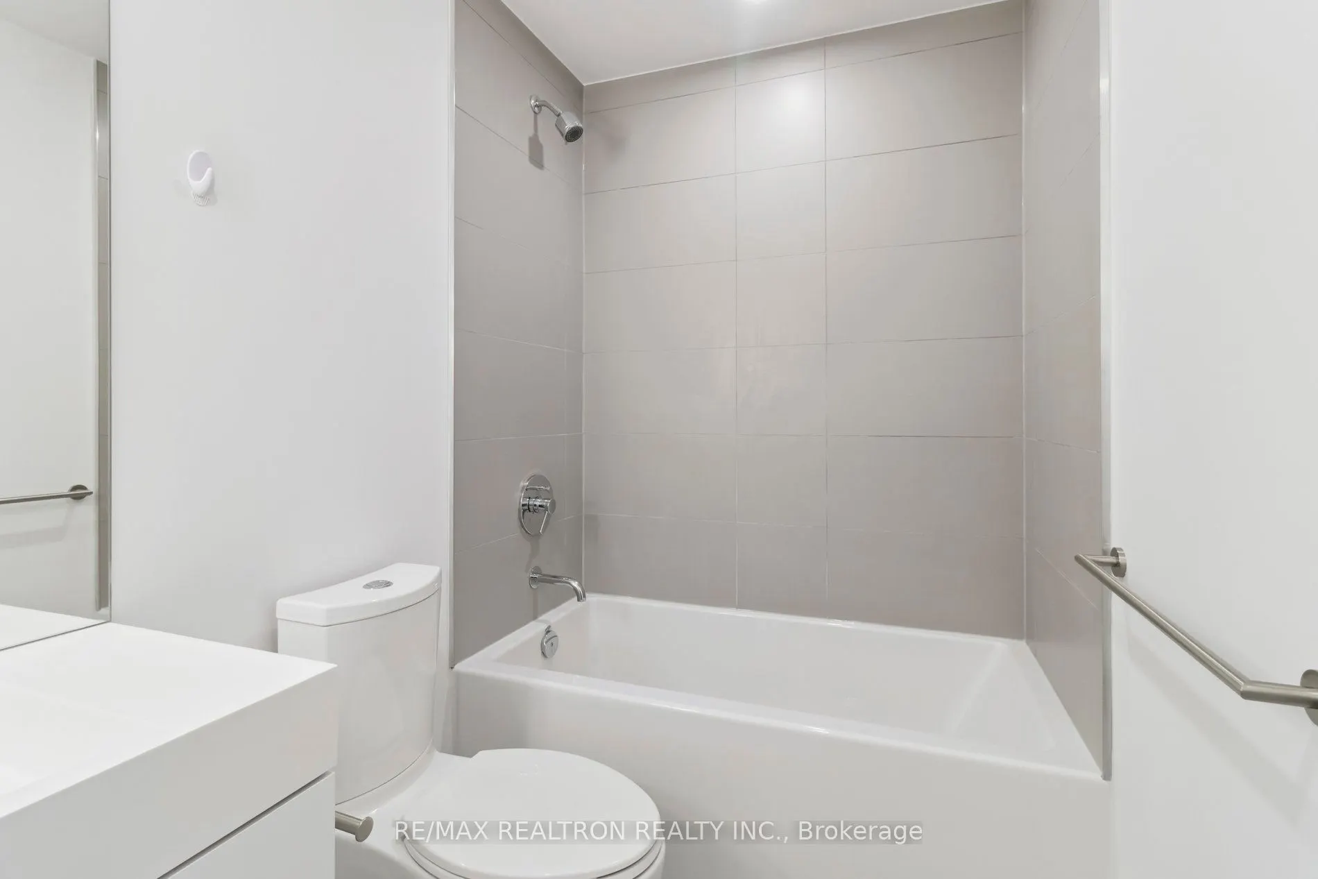 33 Helendale Avenue, #2207