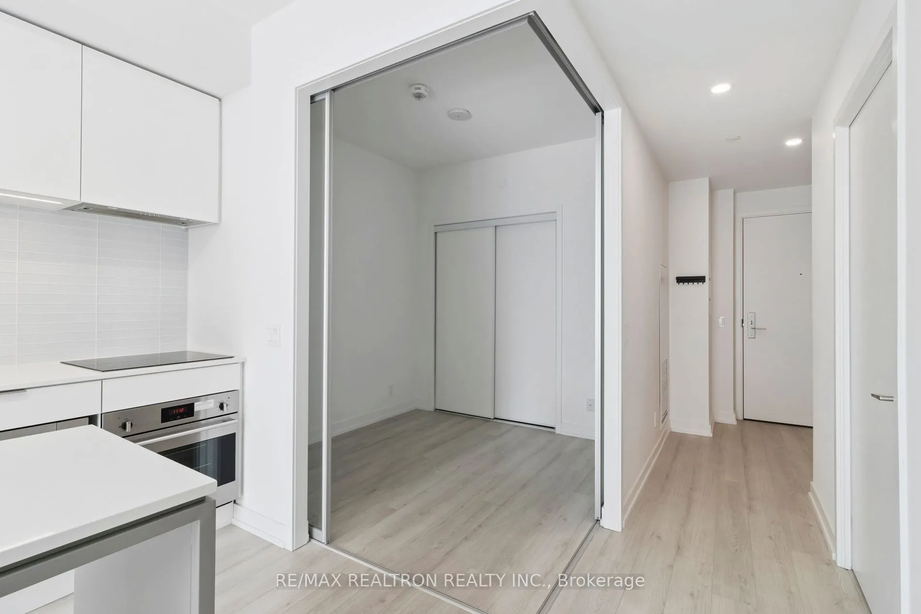 33 Helendale Avenue, #2207