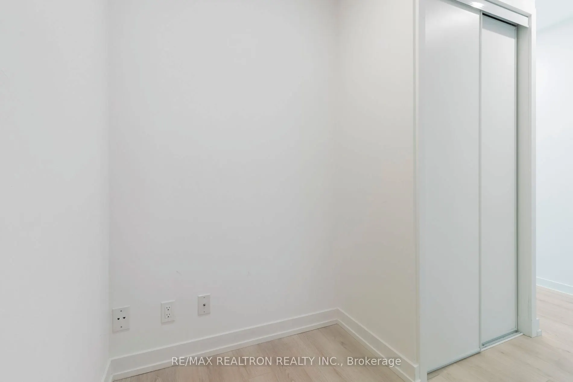33 Helendale Avenue, #2207