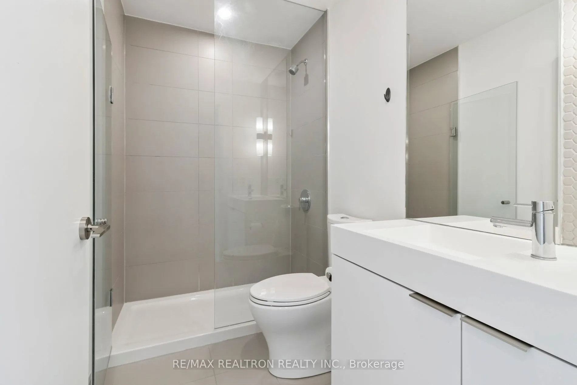 33 Helendale Avenue, #2207