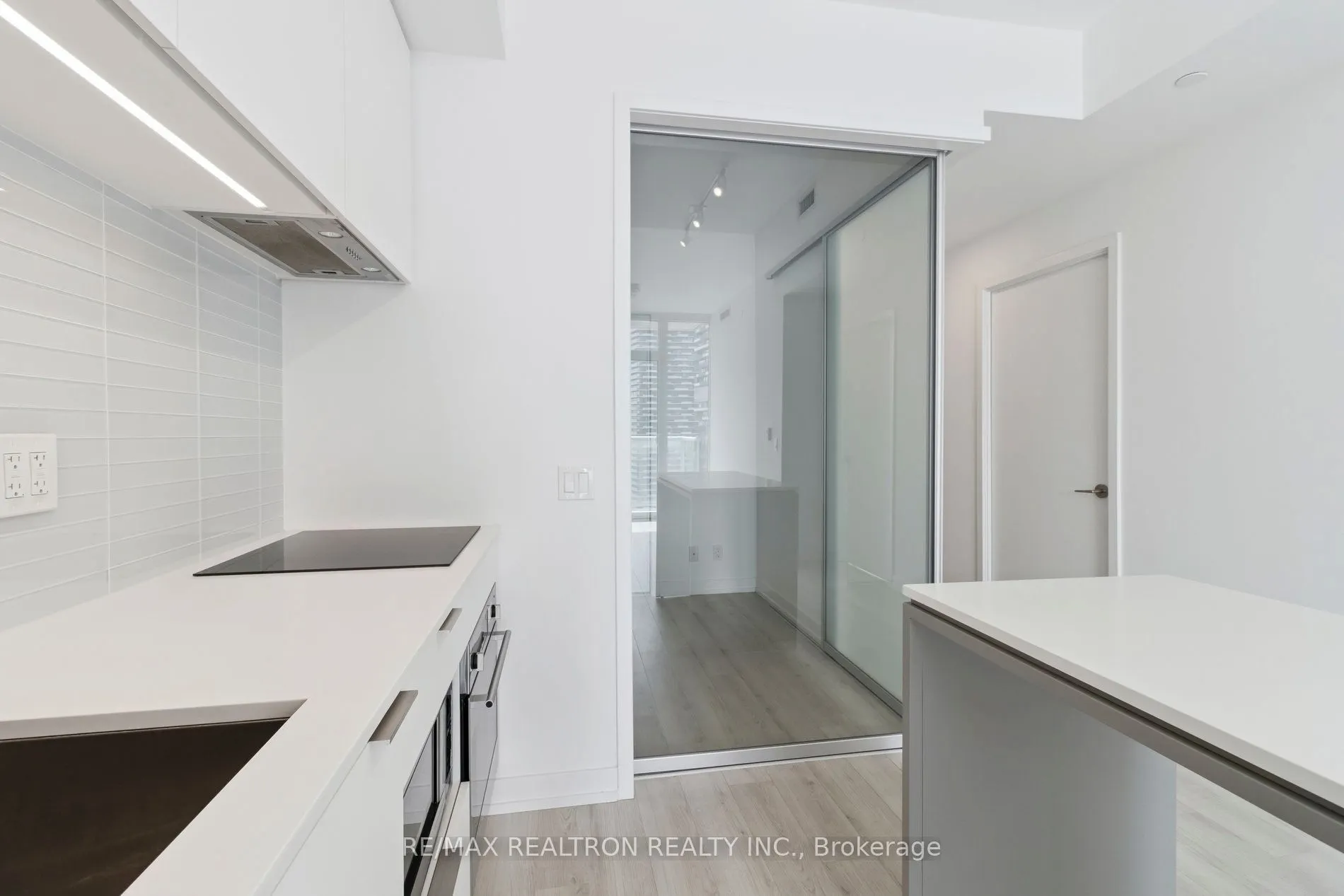 33 Helendale Avenue, #2207