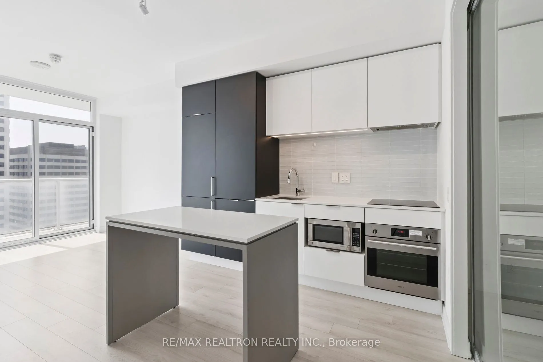 33 Helendale Avenue, #2207