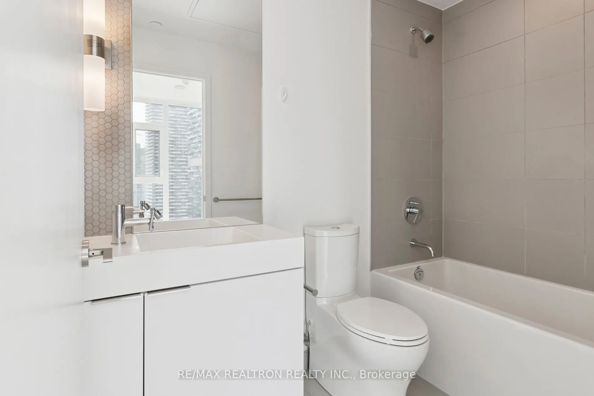 33 Helendale Avenue, #2207