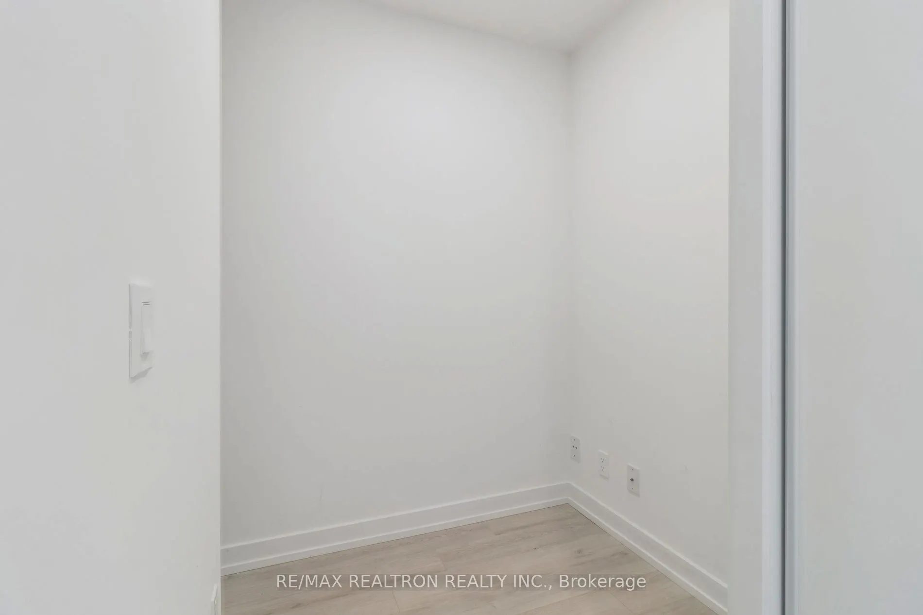 33 Helendale Avenue, #2207
