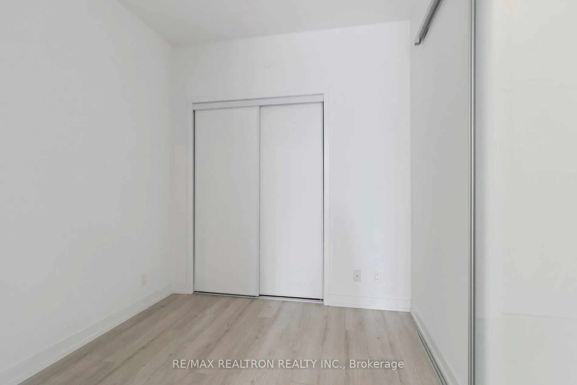 33 Helendale Avenue, #2207