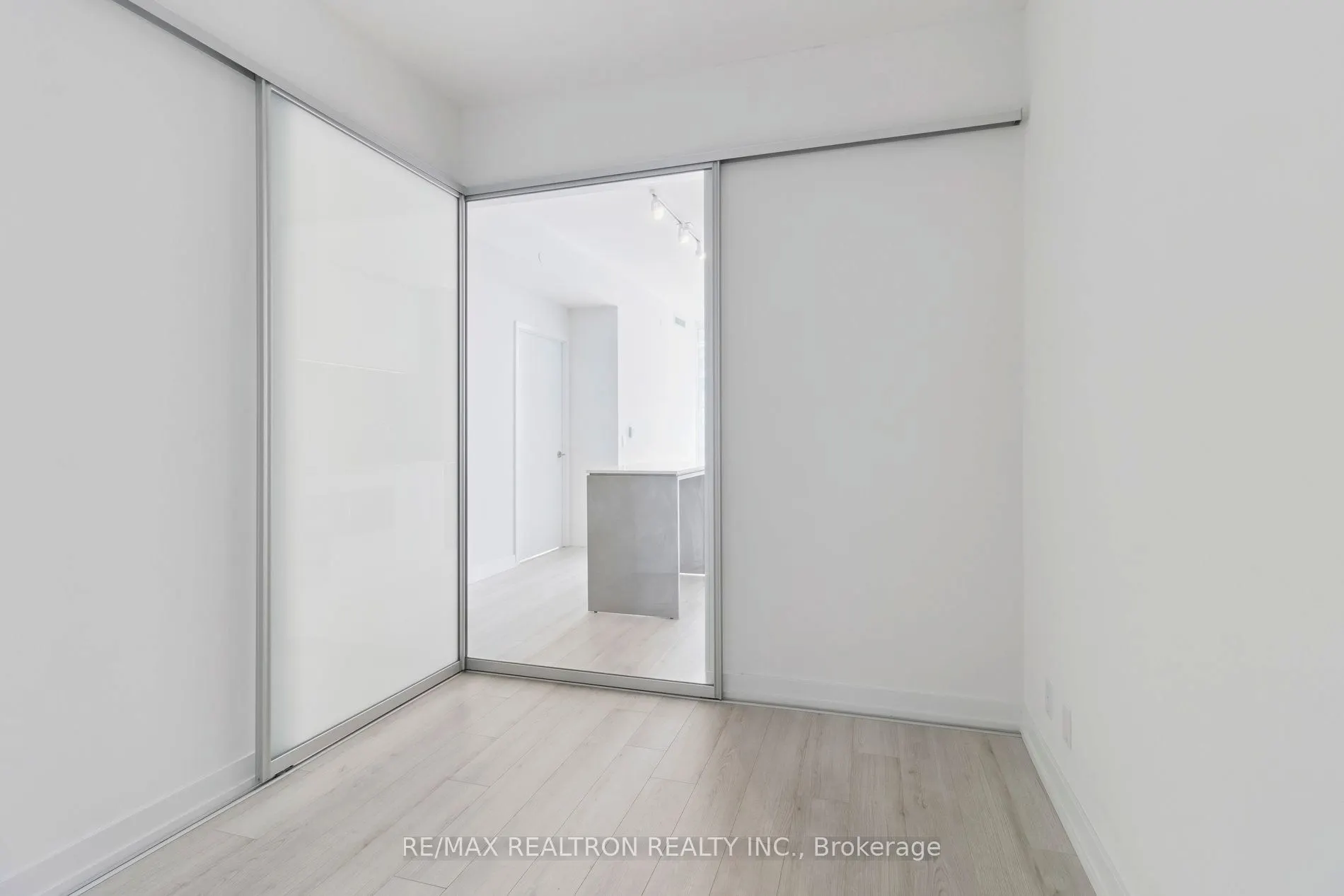 33 Helendale Avenue, #2207