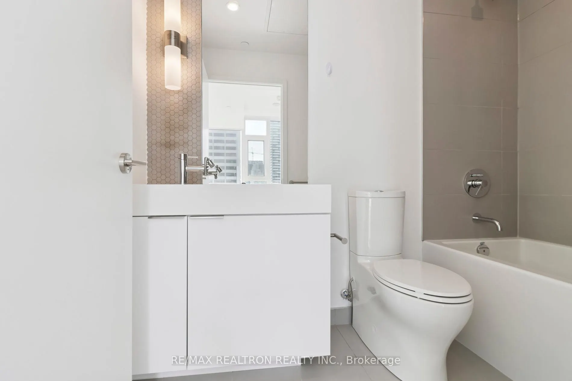 33 Helendale Avenue, #2207