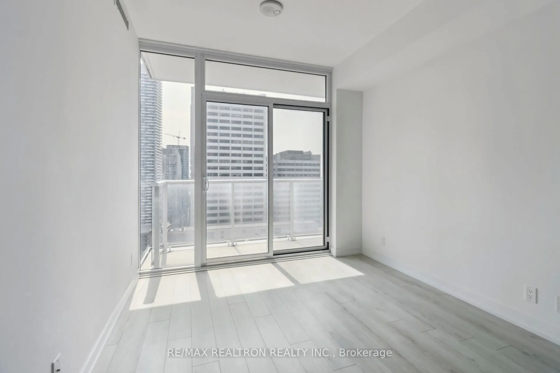 33 Helendale Avenue, #2207