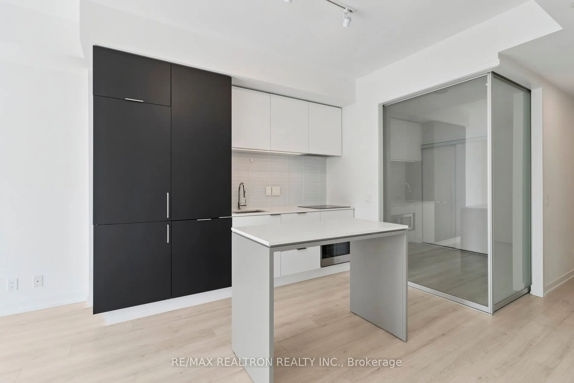 33 Helendale Avenue, #2207
