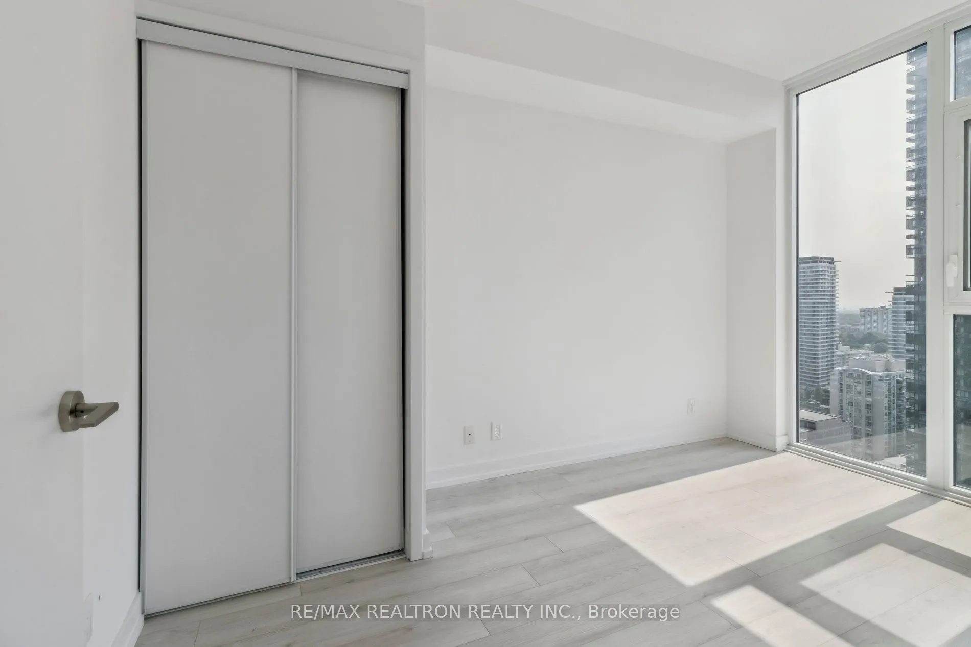 33 Helendale Avenue, #2207
