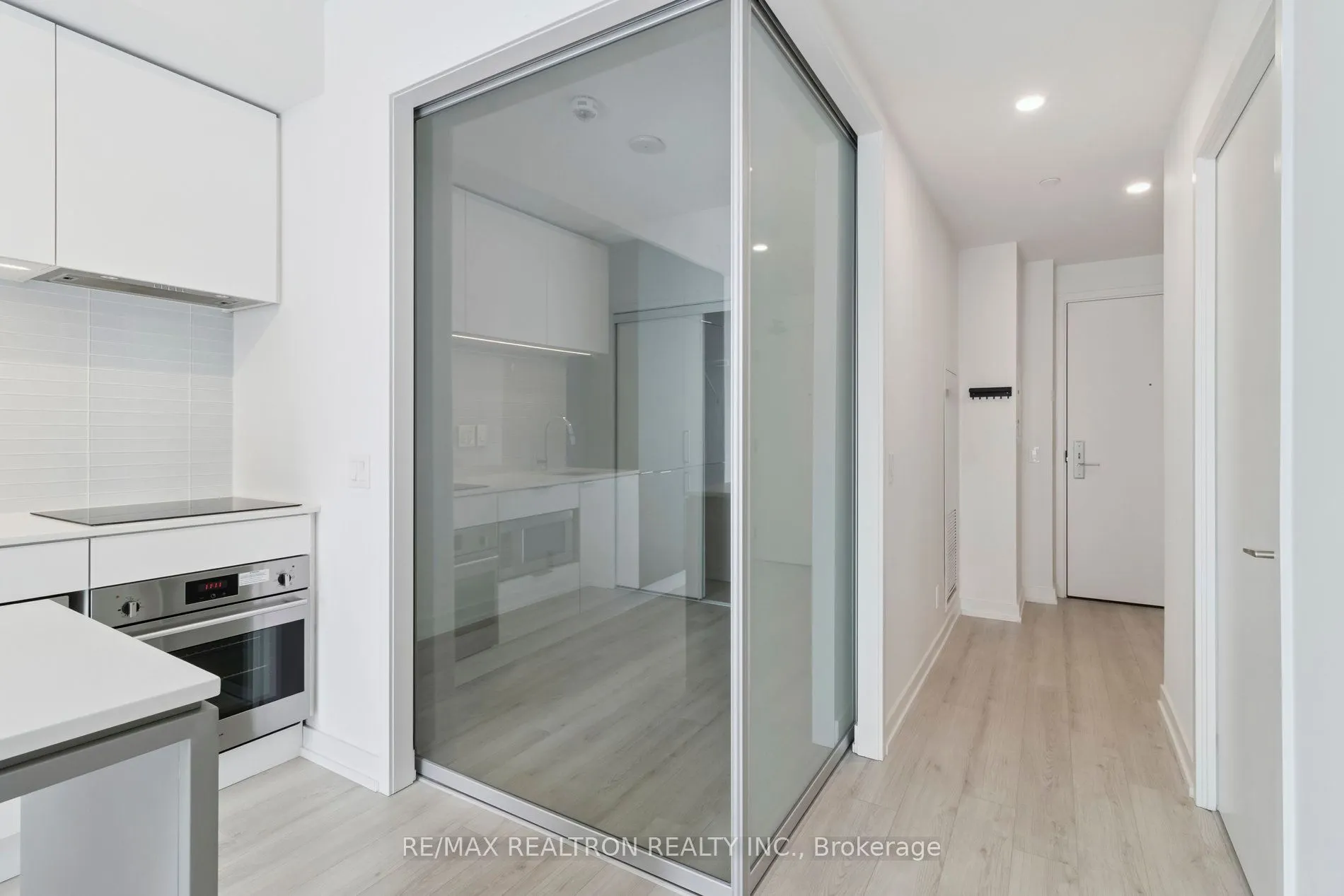33 Helendale Avenue, #2207