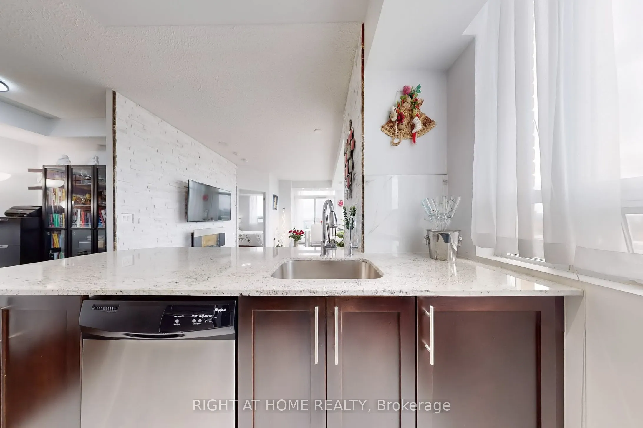 125 Western Battery Road, #2415