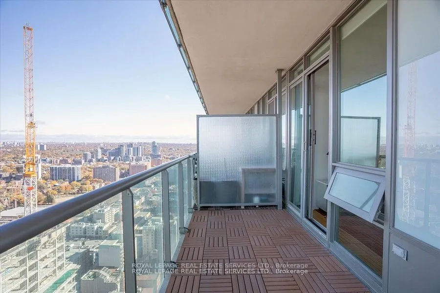 33 Lombard Street, #4102
