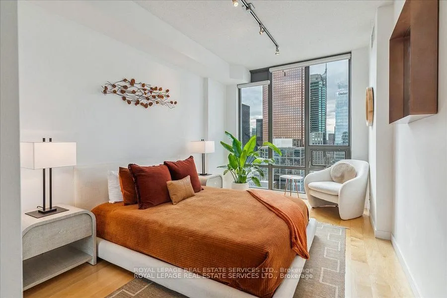 33 Lombard Street, #4102