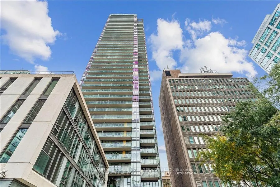 33 Lombard Street, #4102