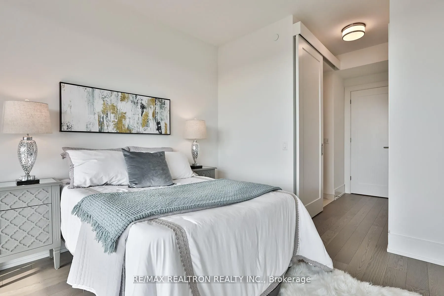 10 Inn On The Park Drive, #901