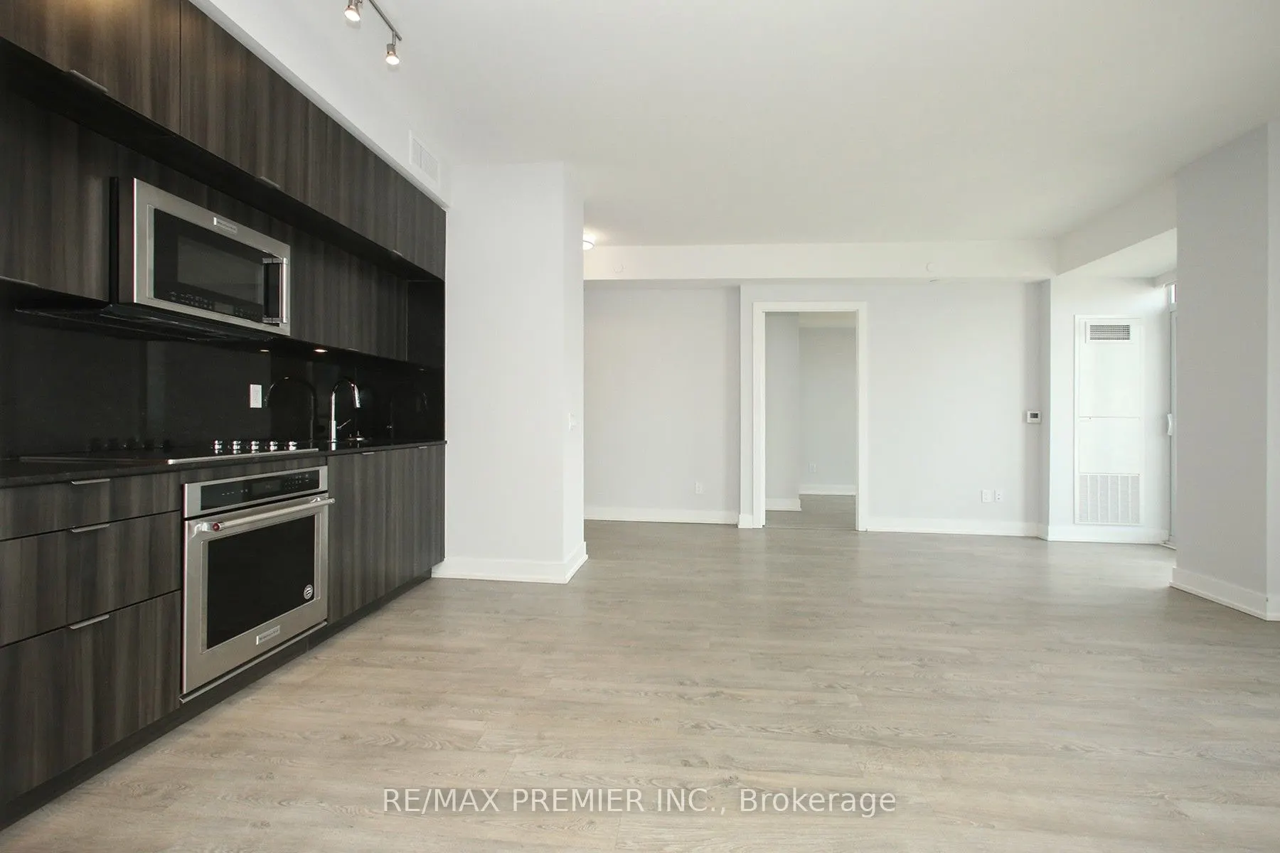 80 Vanauley Street, #906