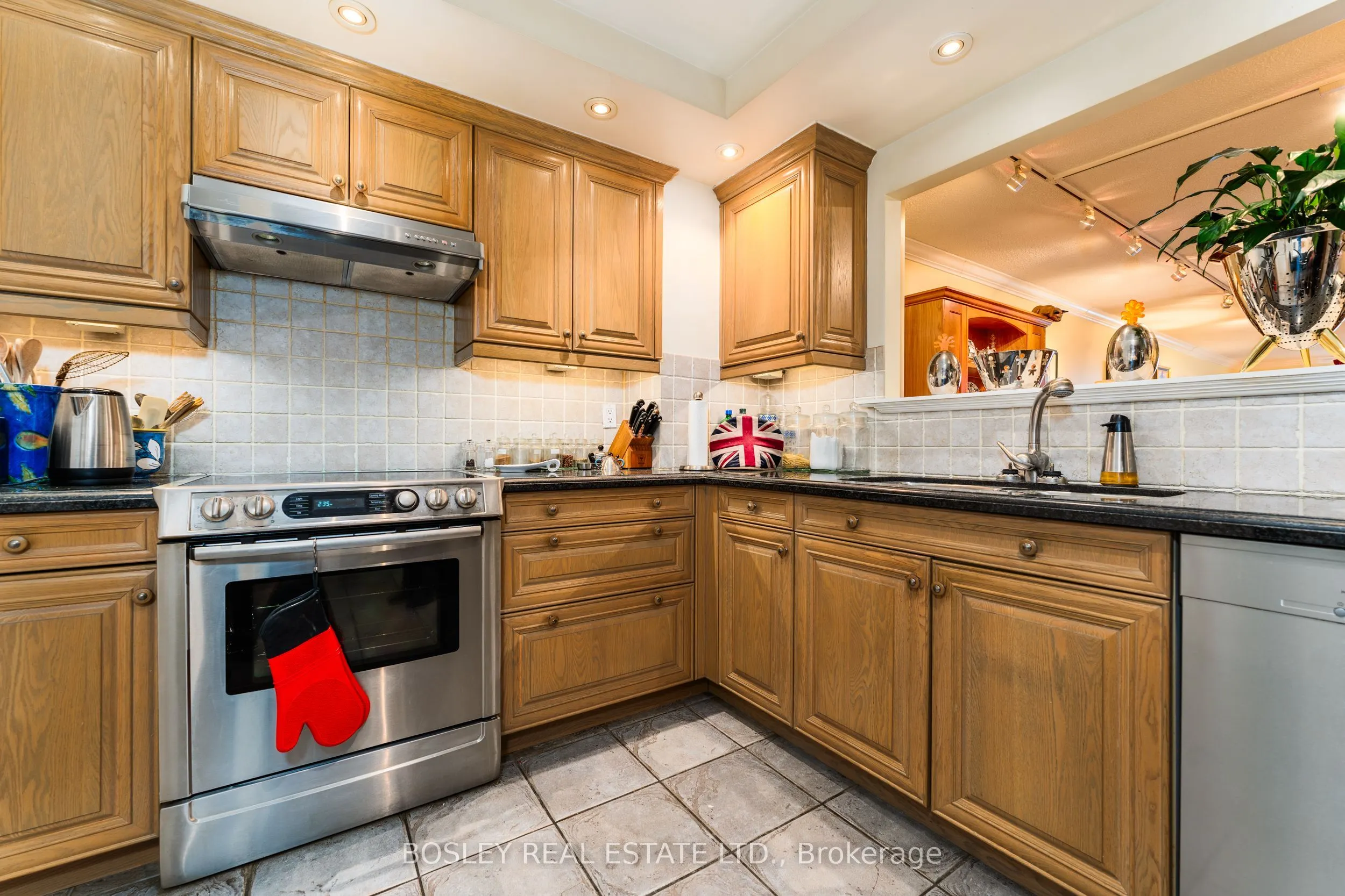 160 Frederick Street, #605