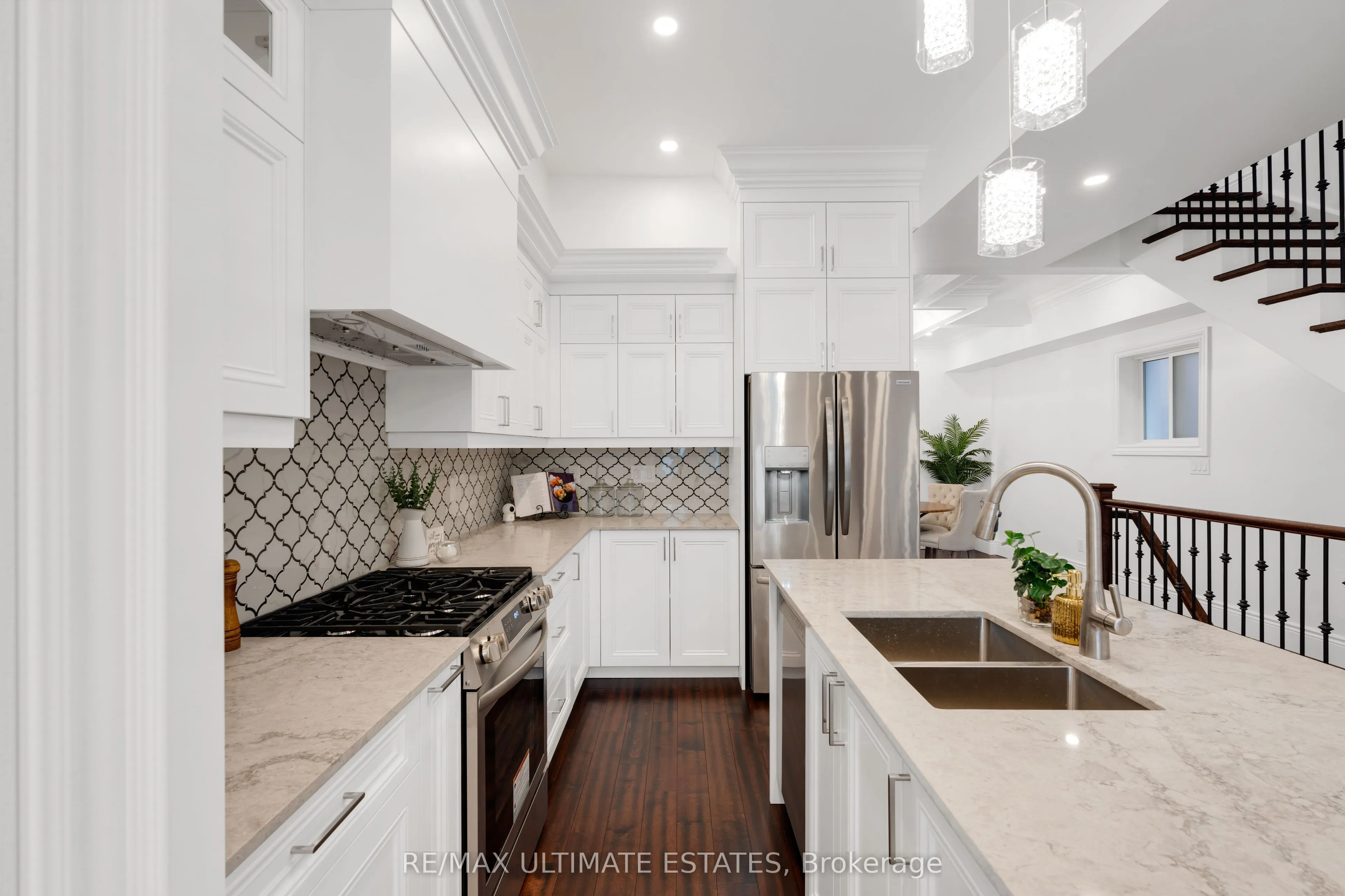 290 Bathurst Street